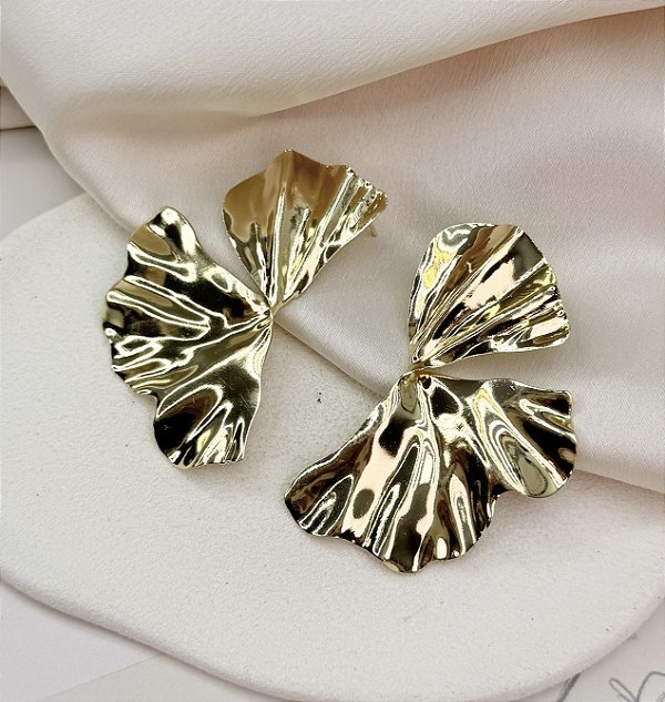 Brinco BARI meia flor folheada a ouro