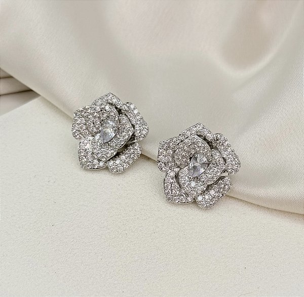 Brinco AREZZO flor cravejada com microzirconia folhada a prata
