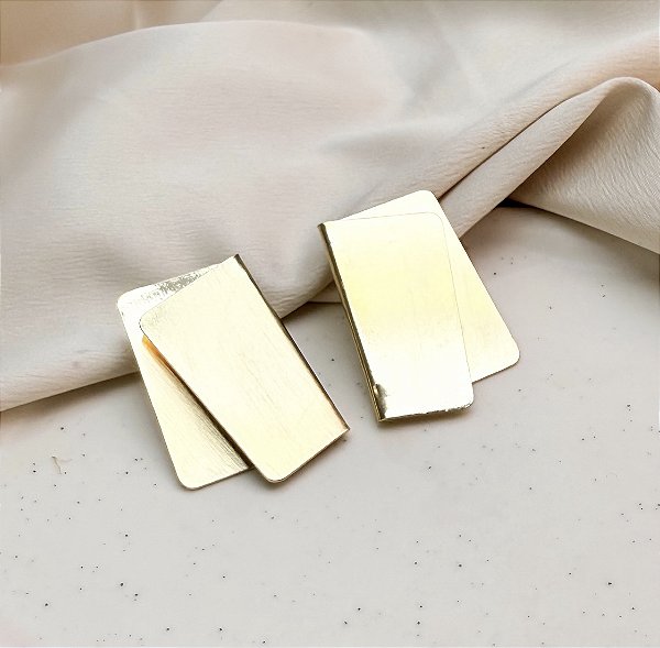 Brinco JOEY placa organica folheado a ouro
