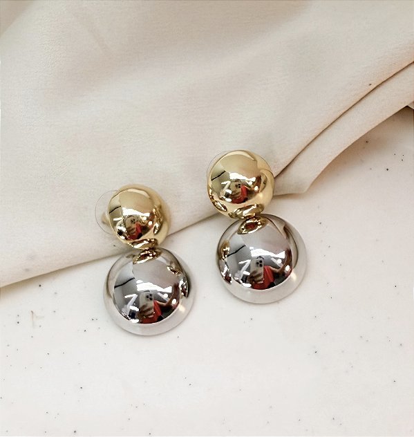 Brinco ELEVEN esfera dupla folheada a ouro