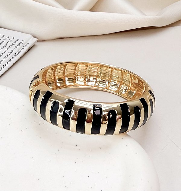 Bracelete NEO resinado cor preto folheado a ouro