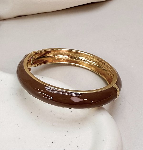 Bracelete DOM resinado cor marrom basic folheado a ouro