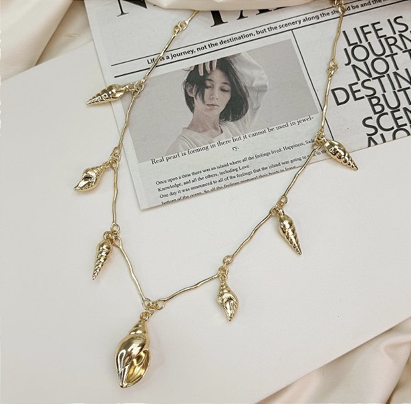 Colar IPANEMA G longuinho concha maior folheado a ouro