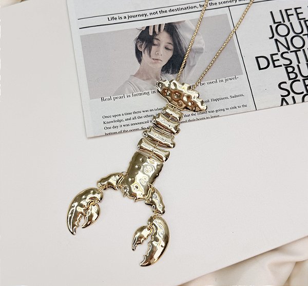 Colar MARAGOGI longuinho LAGOSTA folheado a ouro