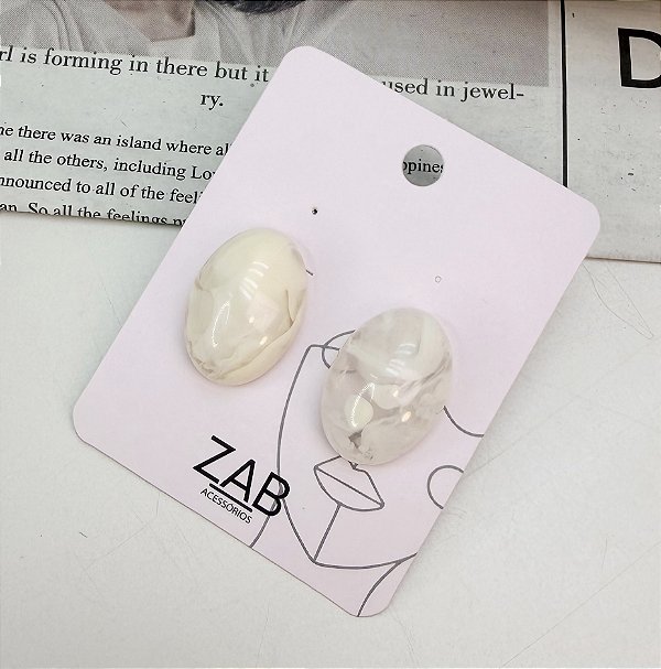 Brinco JERI boton bege madre perola