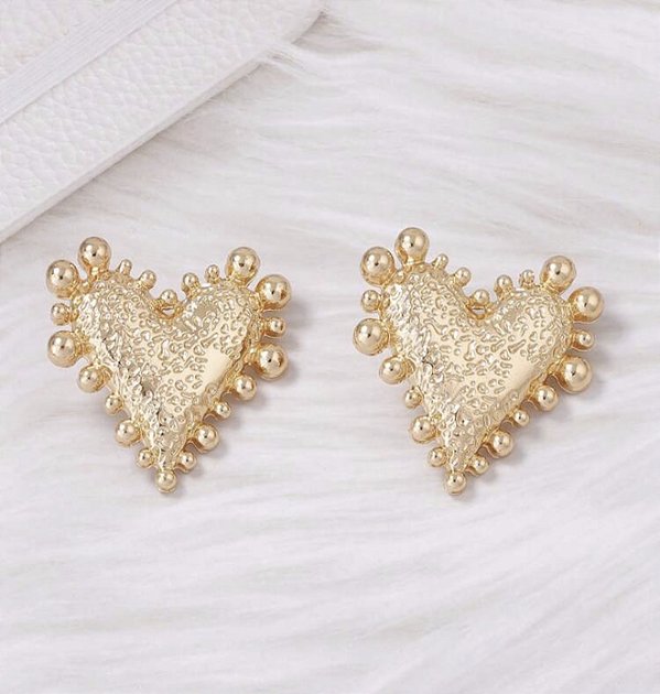 Brinco FLORENÇA coração martelado folheada a ouro