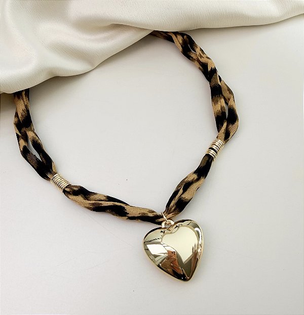 Choker LUBLIN tecido animal print e pingente de coraçaão folheada a ouro