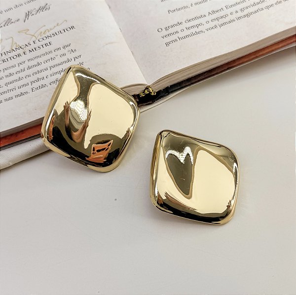 Brinco MIRA boton geometrico folheado a ouro