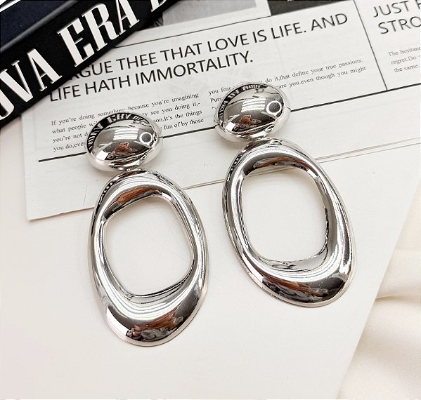 Brinco SAVERIA MAX oval folheada a prata