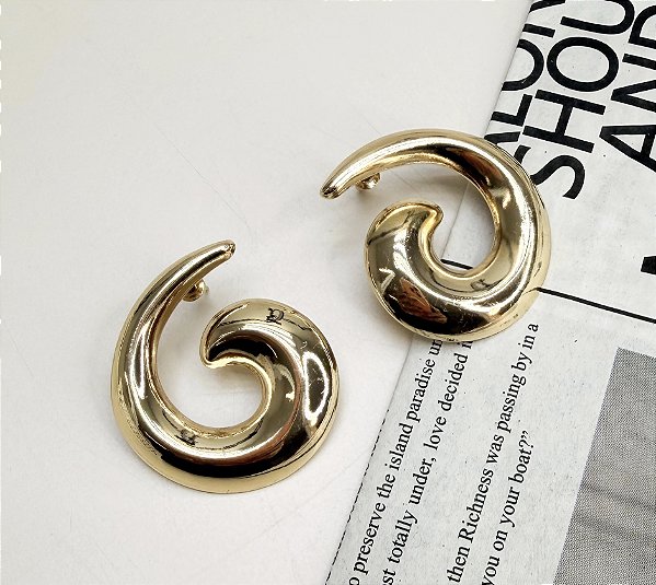 Brinco KHALID espiral folheada a ouro