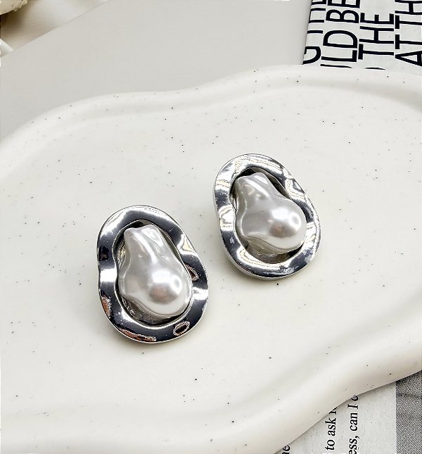 Brinco LURIA pérola organica folheada a prata