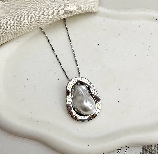 Colar LURIA perola organica folheada a prata