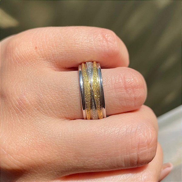 VL 825 - Par de Alianças em Ouro Amarelo e Branco 18K