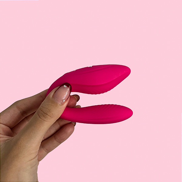 VIBRADOR DE CASAL COM MOTOR DUPLO & FUNCIONA POR APLICATIVO