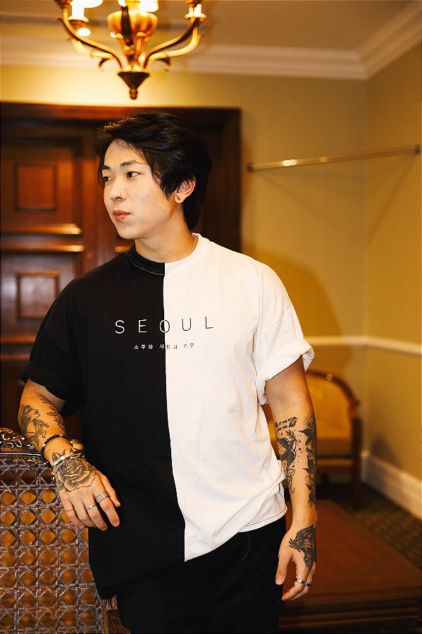 T-SHIRT  SEOUL PRETA/BRANCA