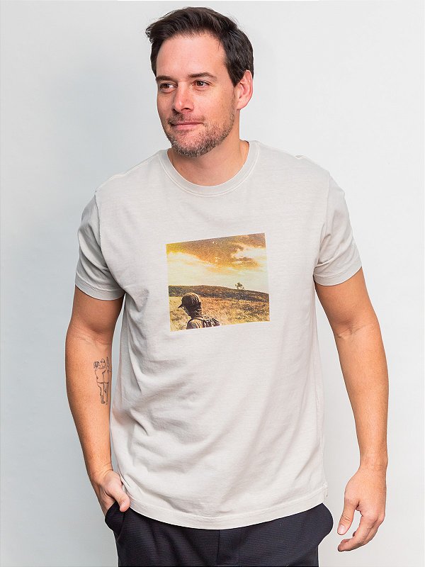 T-Shirt Stone TRKK College Areia Osklen