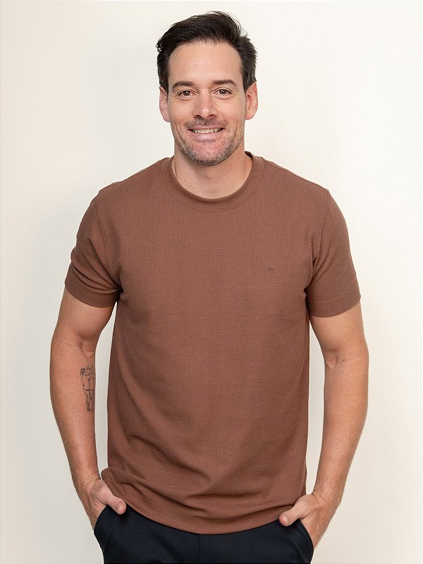 T-Shirt Texturizada Interlock Aramis Havana