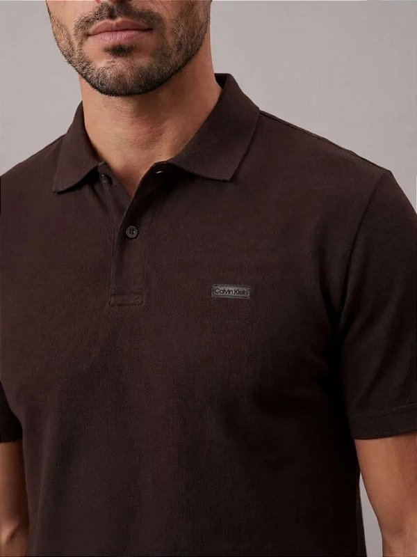 Polo Piquet Calvin Klein Slim Pacth Borracha Terra