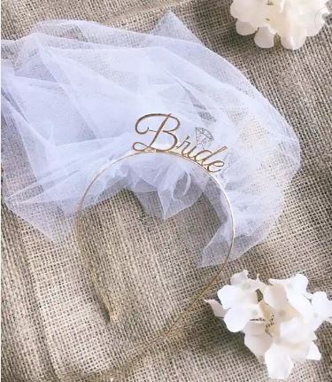 Véu com Tiara Bride Dourado