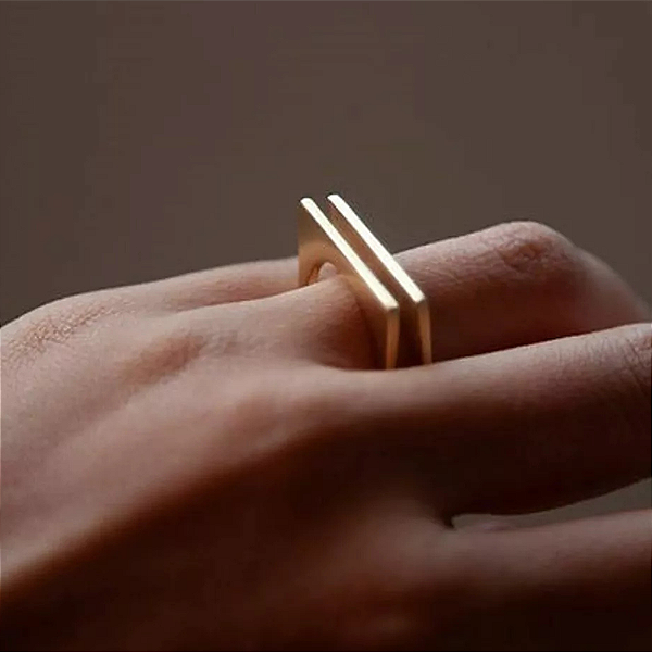 Anel Isys Quadrado Dourado