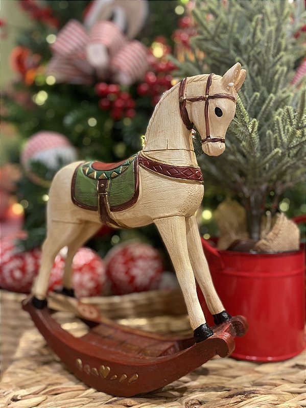 Cavalo nude e vermelho