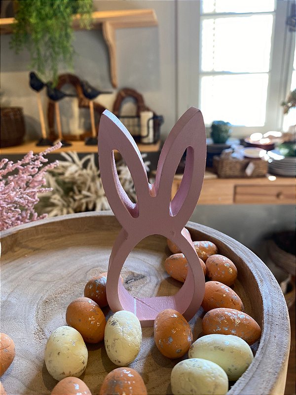 Coelho em madeira rosa