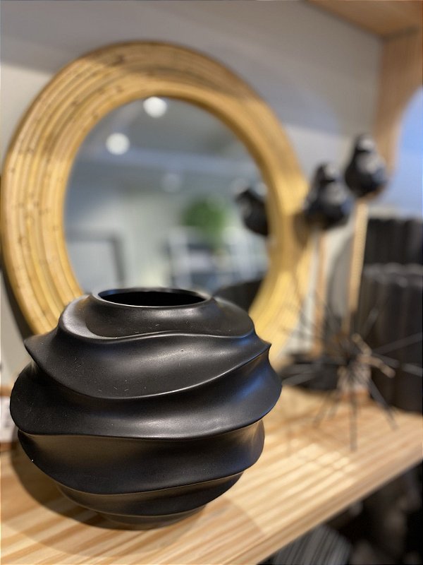 Vaso de cerâmica preto ondas