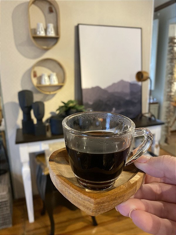 Xícara de chá coração de madeira