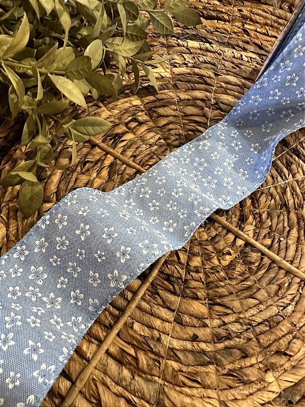 Fita azul com flores