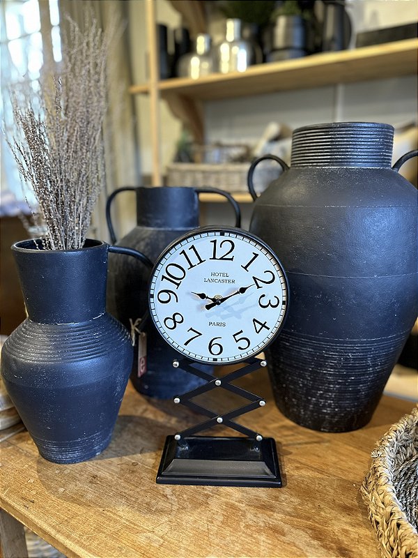 Relógio de mesa de metal