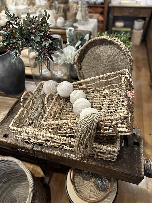 Colar decorativo em madeira branco