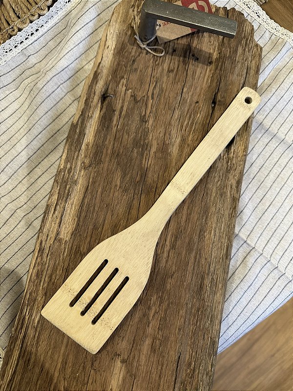 Espatula vazada bambu