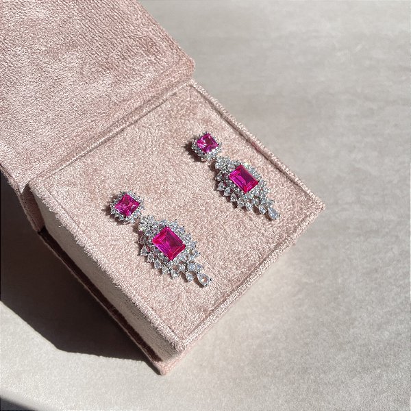 Brinco Shine Quadrado Cravejado Safira Rosa Banhado a Ródio Branco