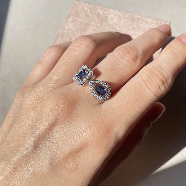 Anel Geométrico Safira Azul Banhado a Ródio Branco - Aro Regulável