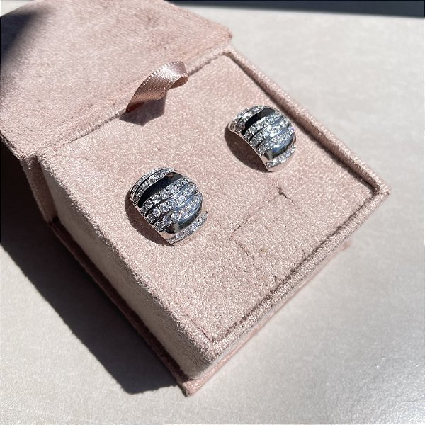 Brinco Bold Cravejado Banhado a Ródio Branco