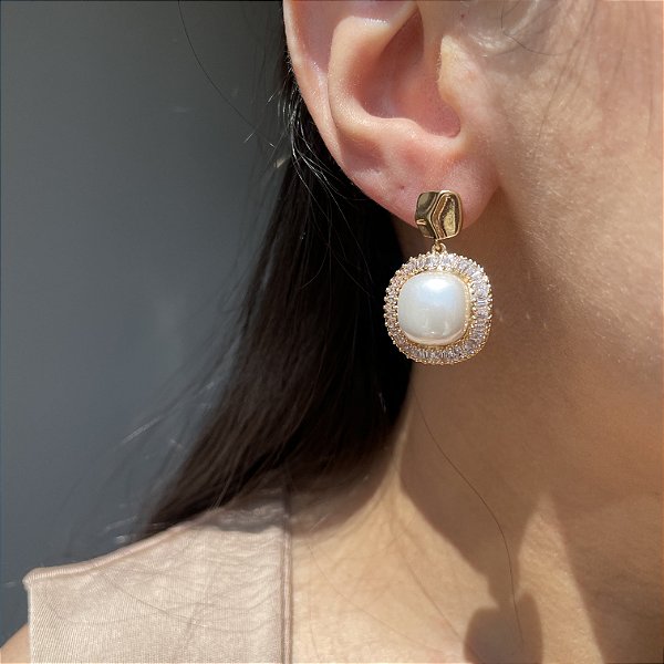 Brinco Pérola Square Baguetes Banhado a Ouro