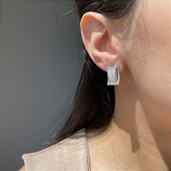 Brinco Retângulo Cravejado Banhado a Ródio Branco