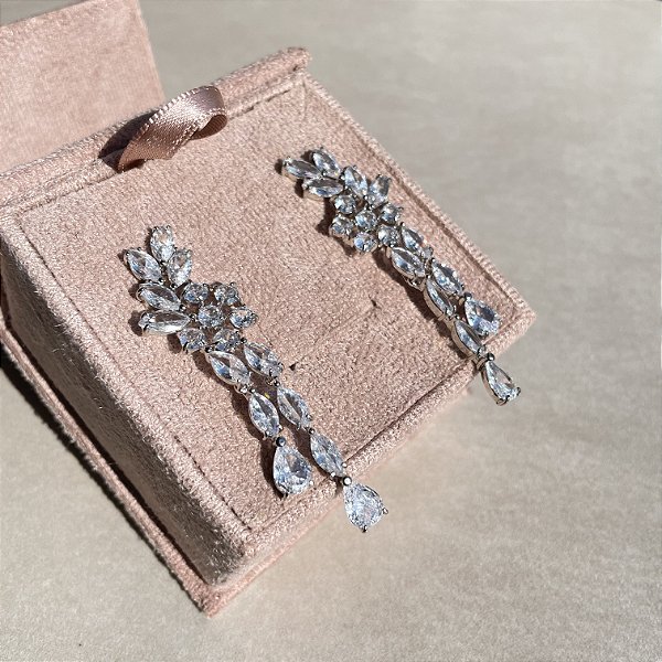 Brinco Cascata Cristal Banhado a Ródio Branco