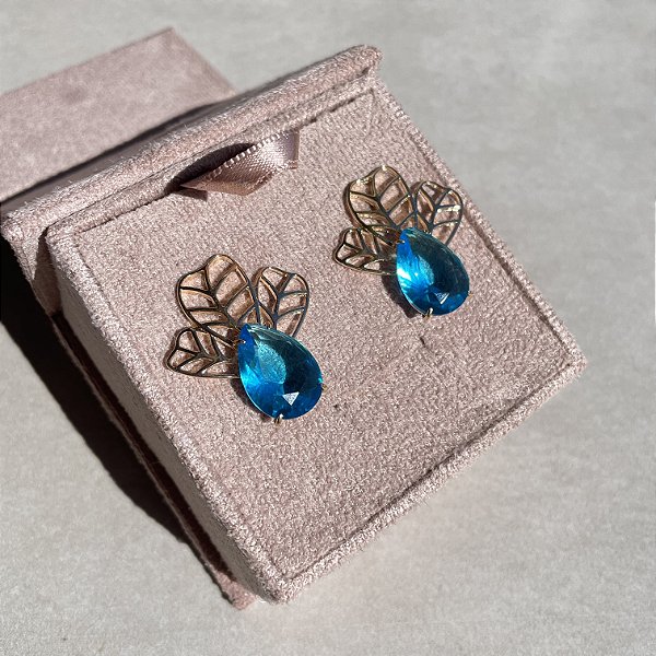 Brinco Folha Vazada Gota Azul Banhado a Ouro