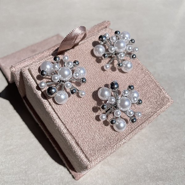 Conjunto Esferas Lisas e Pérolas Banhado a Ródio Branco