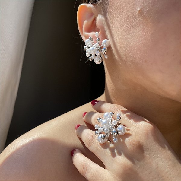 Conjunto Esferas Lisas e Pérolas Banhado a Ródio Branco