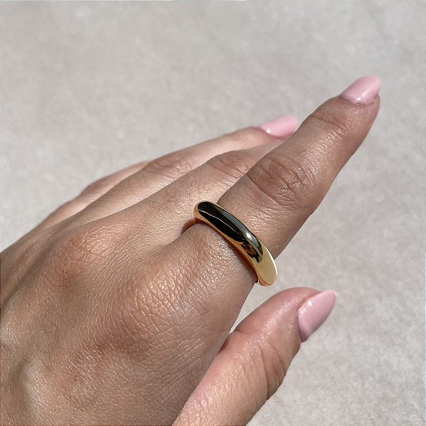 Anel Quadrado Abaulado Liso Banhado a Ouro - Aro 16