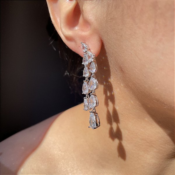 Brinco Cascata Gotas Cristal Banhado a Ródio Branco