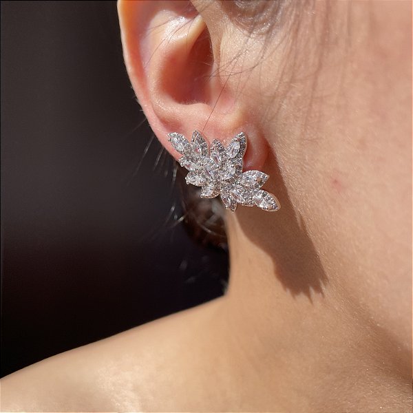 Brinco Ear Cuff Navetes Leaf Banhado a Ródio Branco