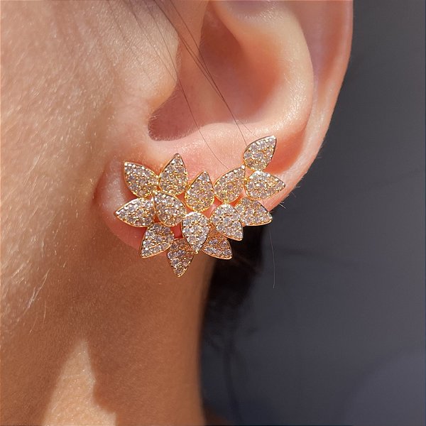 Brinco Ear Cuff Leaf Relevo Cristal Banhado a Ouro