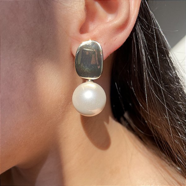 Brinco Retangular Pérola Shell Banhado a Ouro