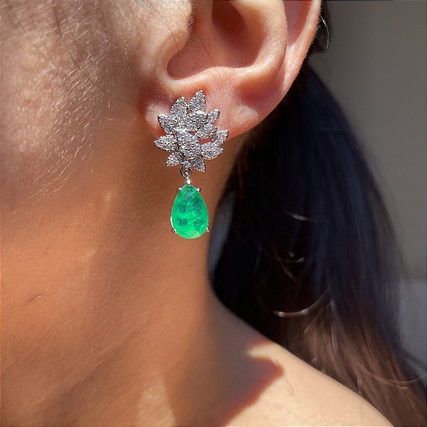 Brinco Mini Folhas Gota Esmeralda Fusion Banhado a Ródio Branco