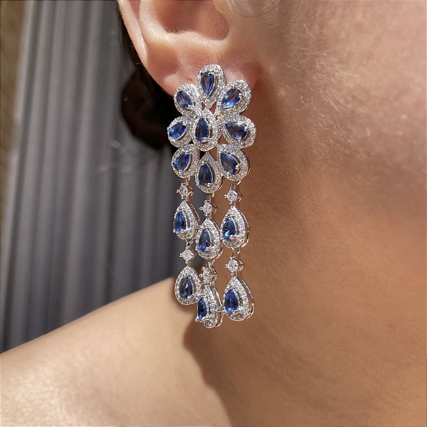 Brinco Flor Cascata Safira Azul Banhado a Ródio Branco