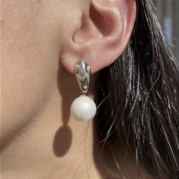 Brinco Organic Pérola Shell Banhado a Ouro
