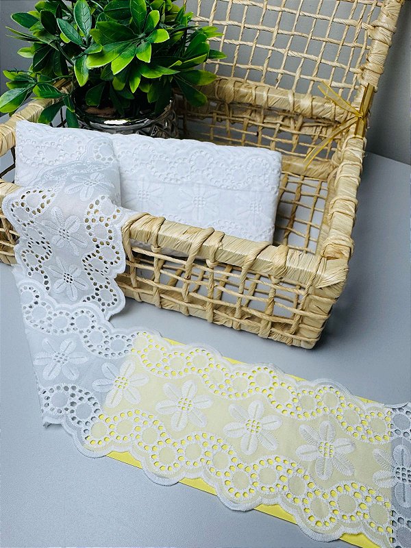 Bordado Inglês Ref: BA018 (Branco)